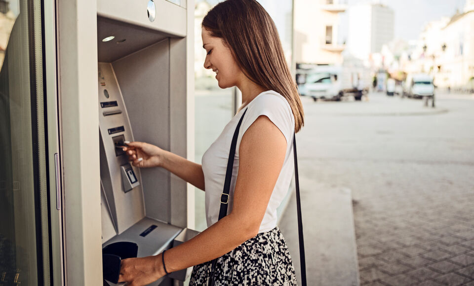 Retirer de l'argent au distributeur sans carte bancaire est maintenant  possible !