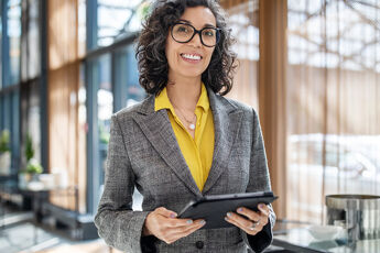 femme tablette entreprise