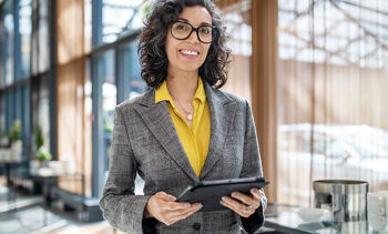 femme tablette entreprise