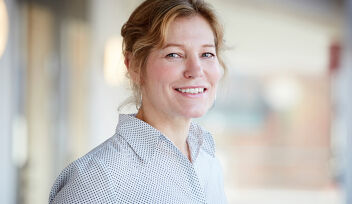 femme souriante