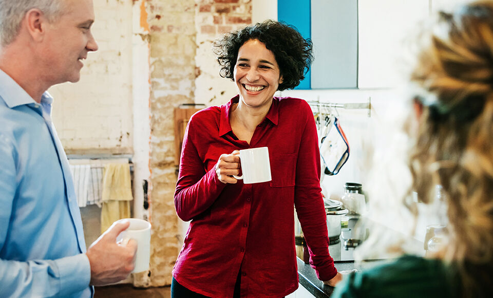 Groupe de personne prenant le caf&eacute;