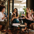 Groupe de personnes en réunion