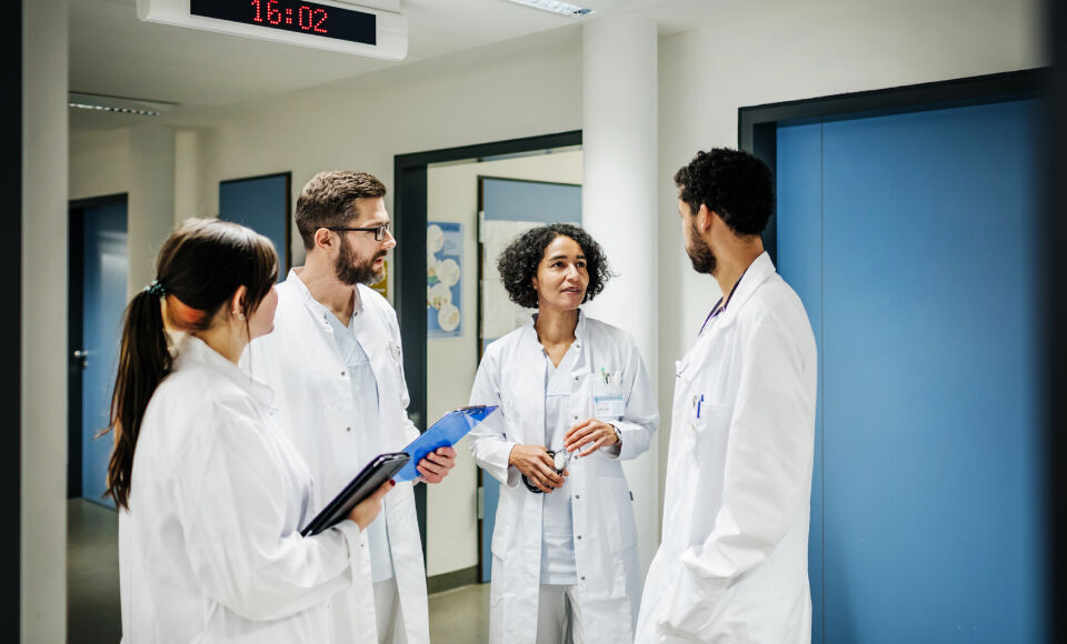 médecins dans un hôpital
